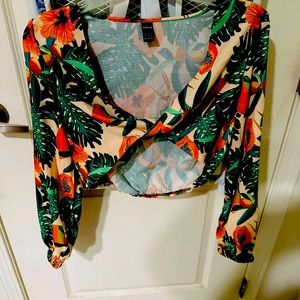 Beautiful crop top with long sleeves
